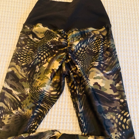 Abs2 fitness scrunch long leggings. - Picture 3 of 6